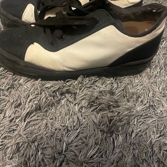 AUTHENTIC VINTAGE CHANEL Sneakers - Picture 4 of 7